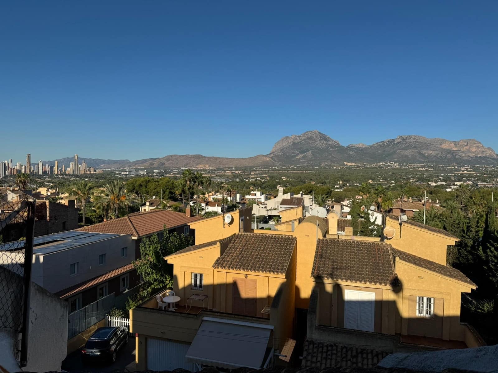 6 soveværelse Rækkehus til salg i Benidorm med swimmingpool garage - € 460.000 (Ref: 9353611)