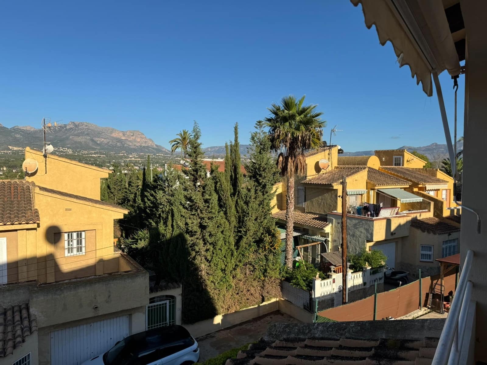 6 soveværelse Rækkehus til salg i Benidorm med swimmingpool garage - € 460.000 (Ref: 9353611)