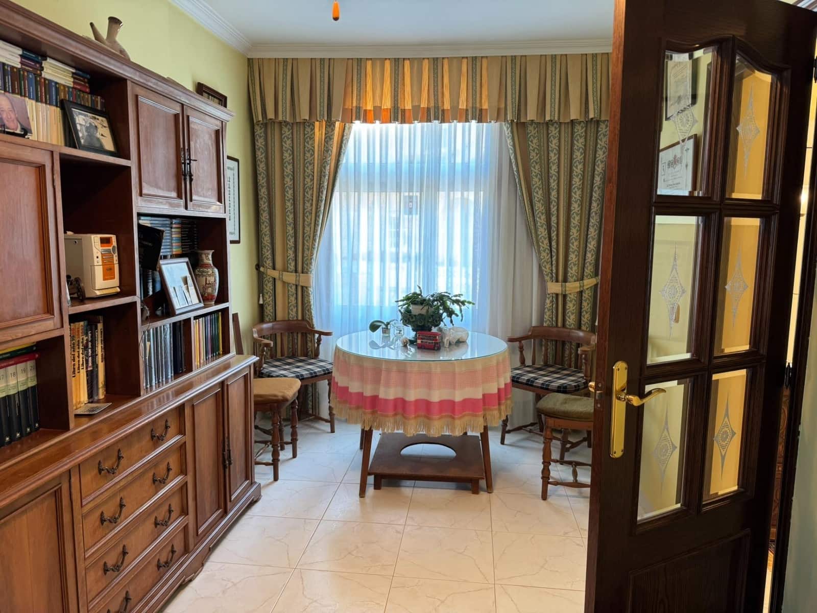 6 soveværelse Rækkehus til salg i Benidorm med swimmingpool garage - € 460.000 (Ref: 9353611)