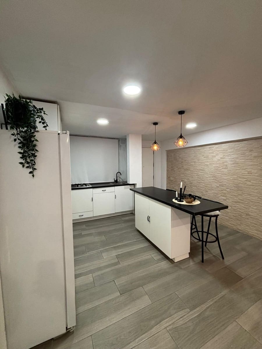 Piso de 3 habitaciones en Benidorm en venta - 240.000 € (Ref: 9373984)