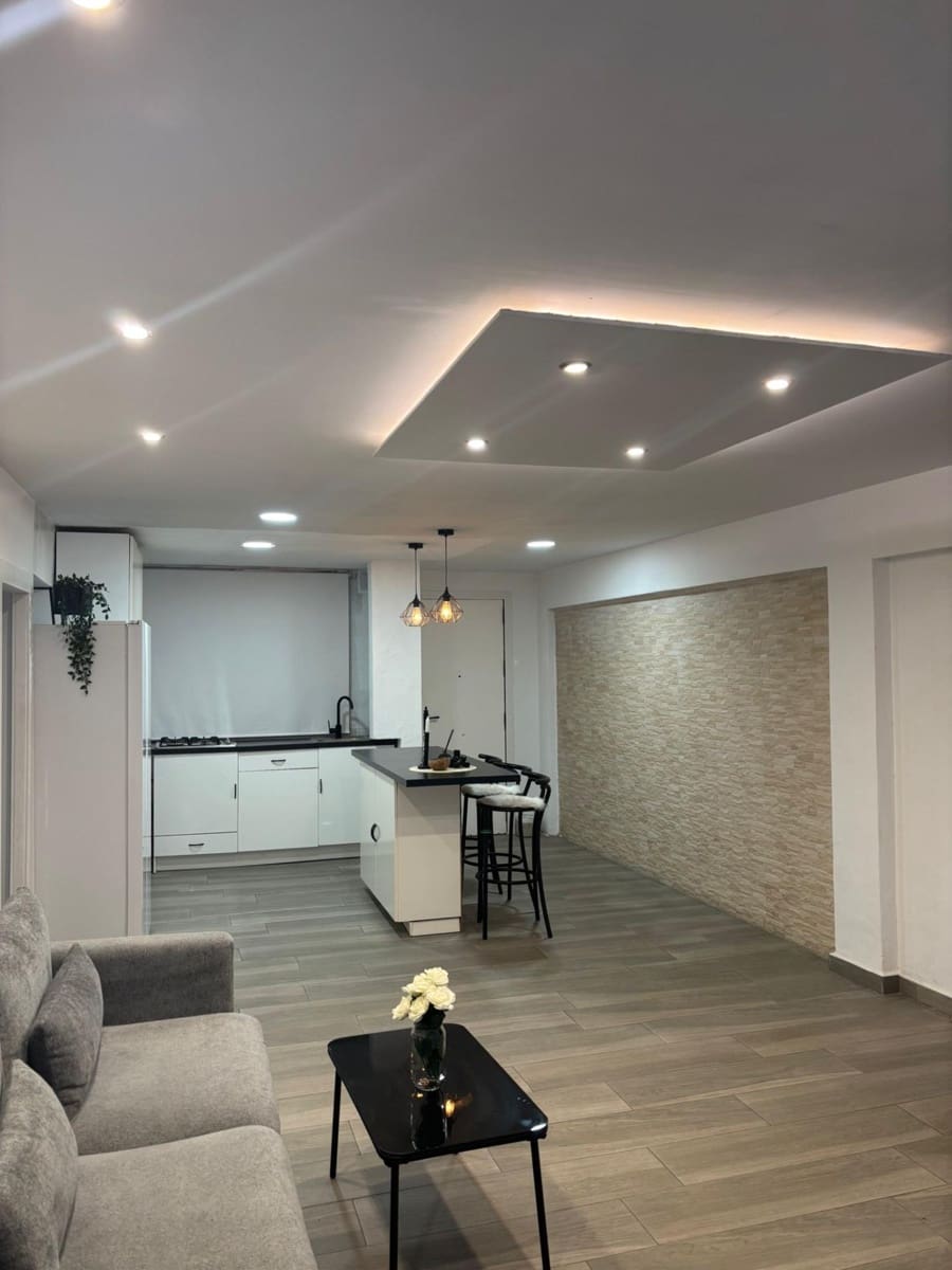 Piso de 3 habitaciones en Benidorm en venta - 240.000 € (Ref: 9373984)