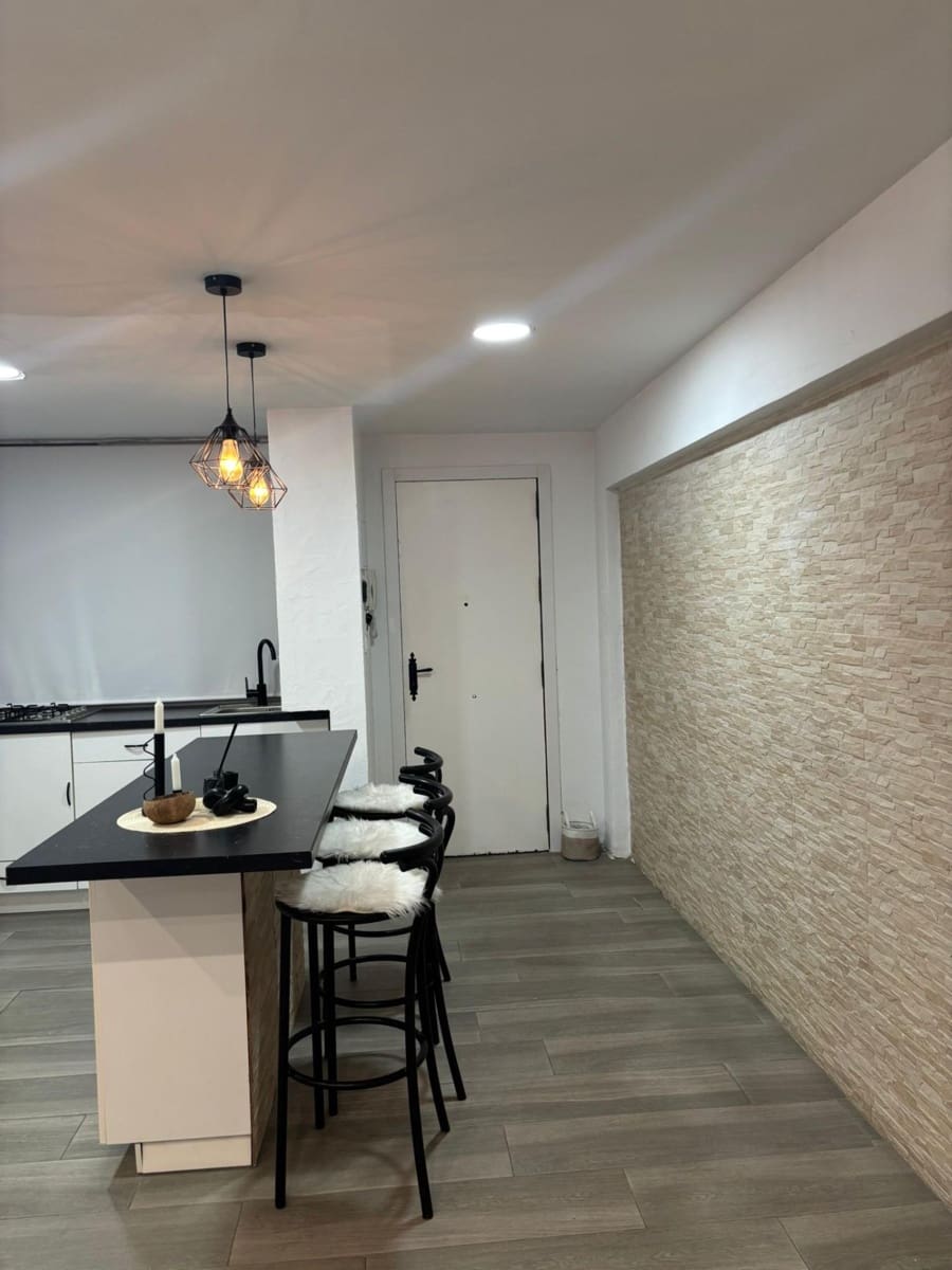 Piso de 3 habitaciones en Benidorm en venta - 240.000 € (Ref: 9373984)