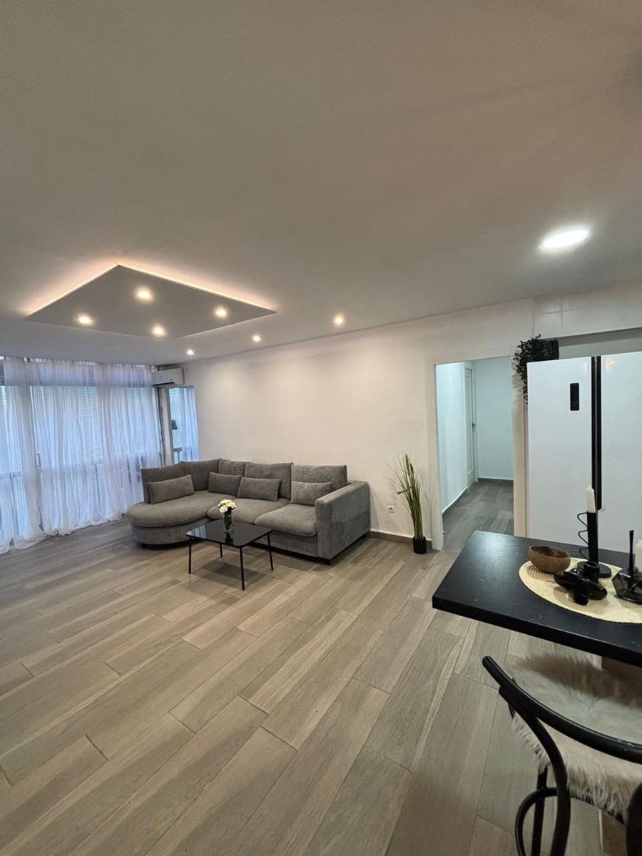 Piso de 3 habitaciones en Benidorm en venta - 240.000 € (Ref: 9373984)