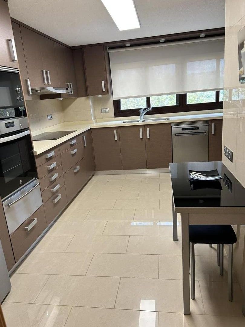 3 sovrum Lägenhet till salu i Benidorm med pool - 320 000 € (Ref: 9390850)