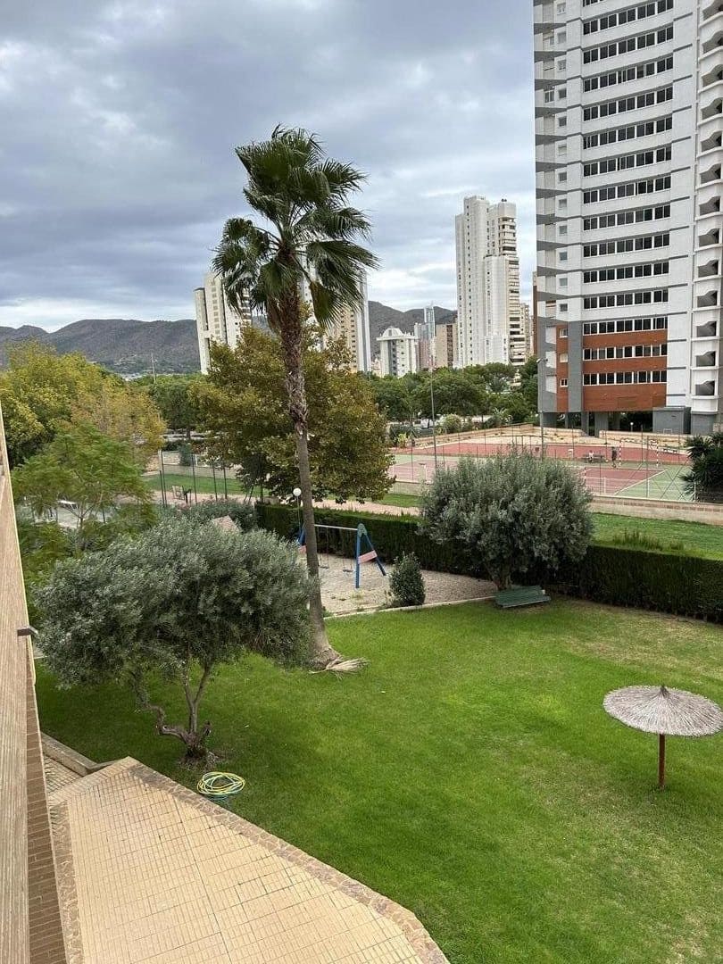 3 sovrum Lägenhet till salu i Benidorm med pool - 320 000 € (Ref: 9390850)