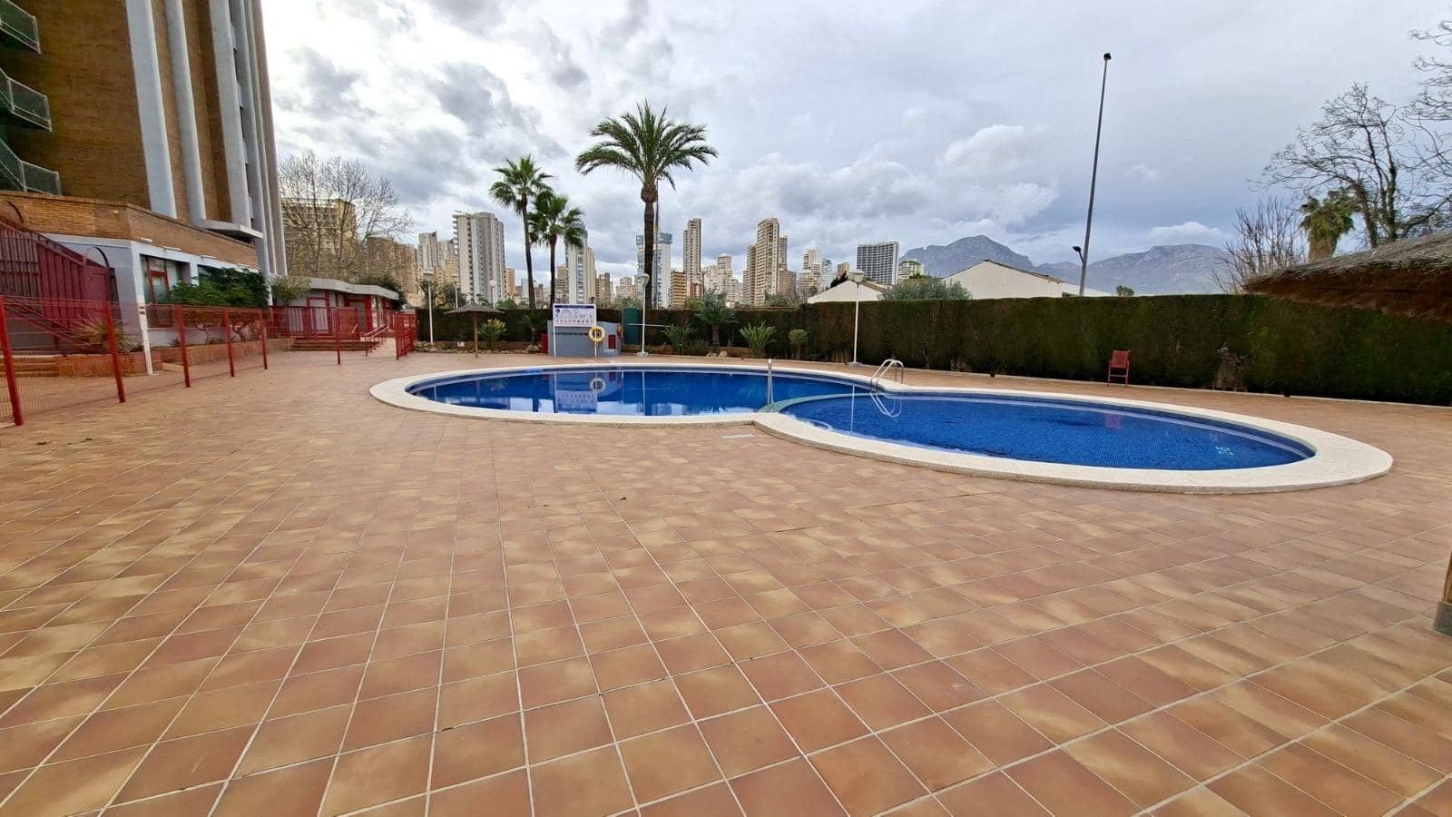 1 sovrum Lägenhet till salu i Benidorm med pool - 197 000 € (Ref: 9596111)