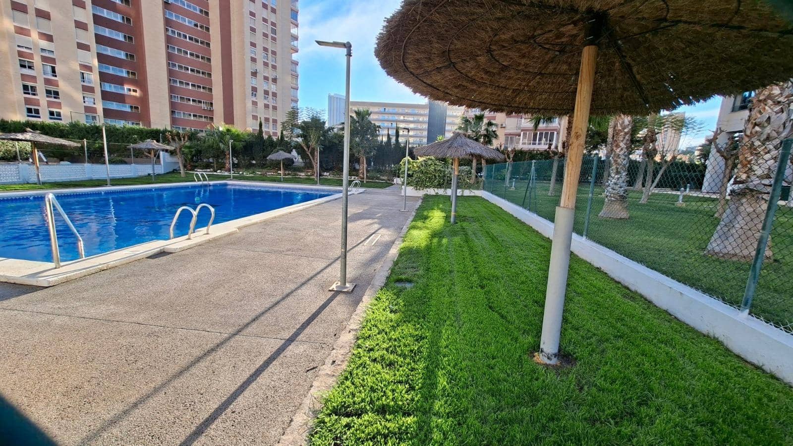 1 sovrum Lägenhet till salu i Benidorm med pool garage - 247 000 € (Ref: 9637545)