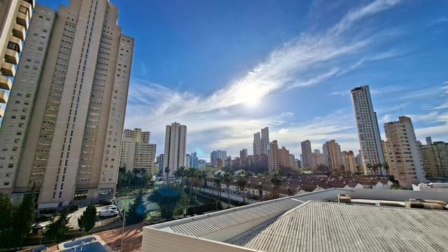 Piso de 2 habitaciones en Levante, Benidorm en venta - 252.000 € (Ref: 9701611)