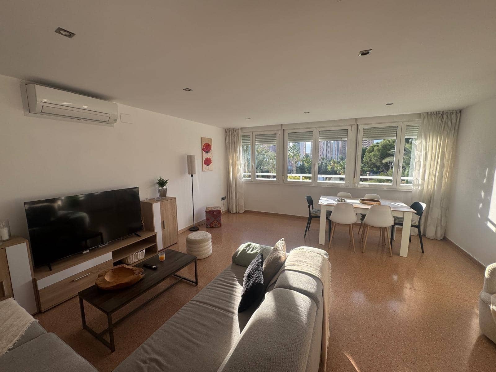 2 bedroom Flat for sale in Benidorm with pool garage - € 239,000 (Ref: 9719910)