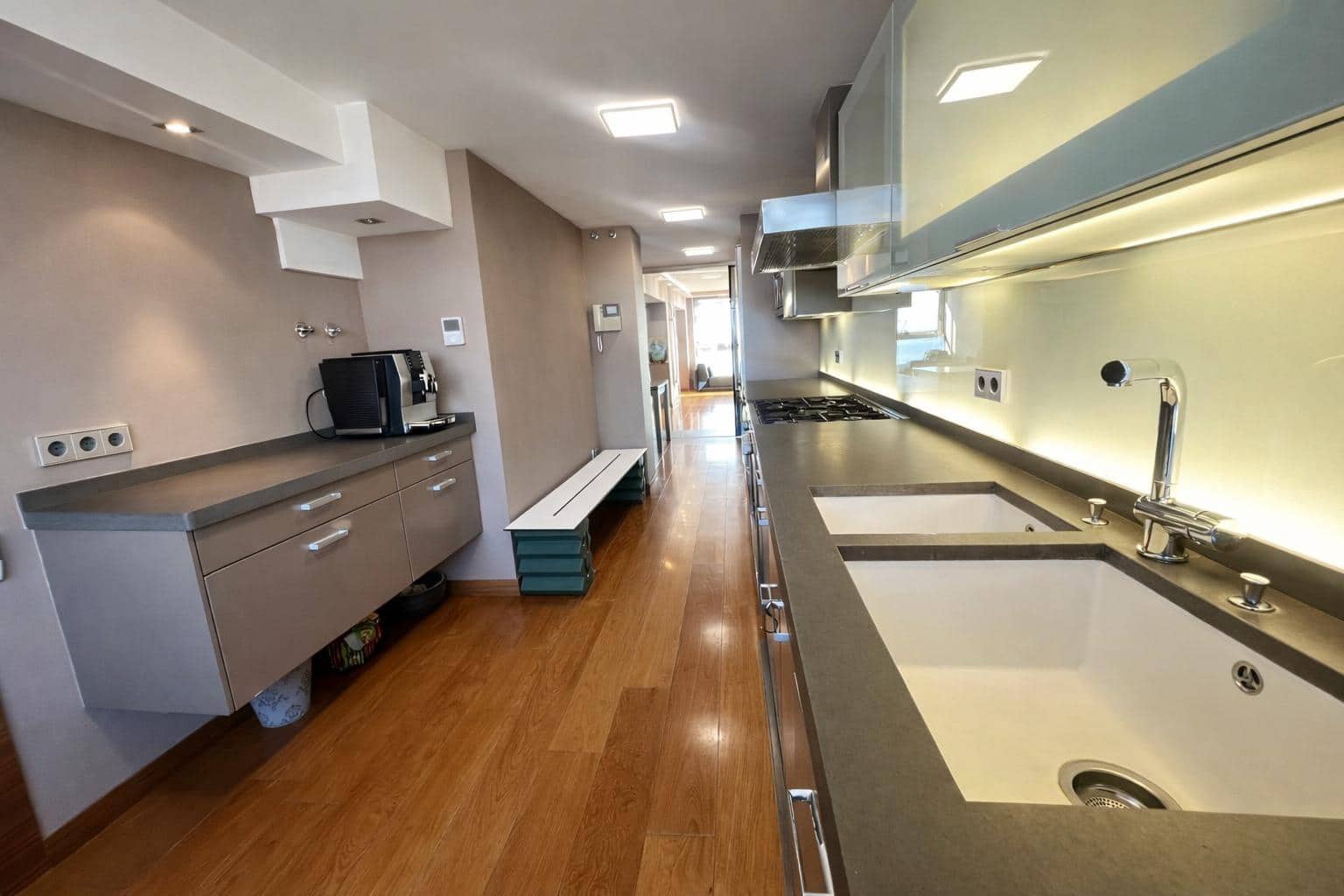 4 bedroom Flat for sale in Benidorm with pool - € 2,500,000 (Ref: 9721685)