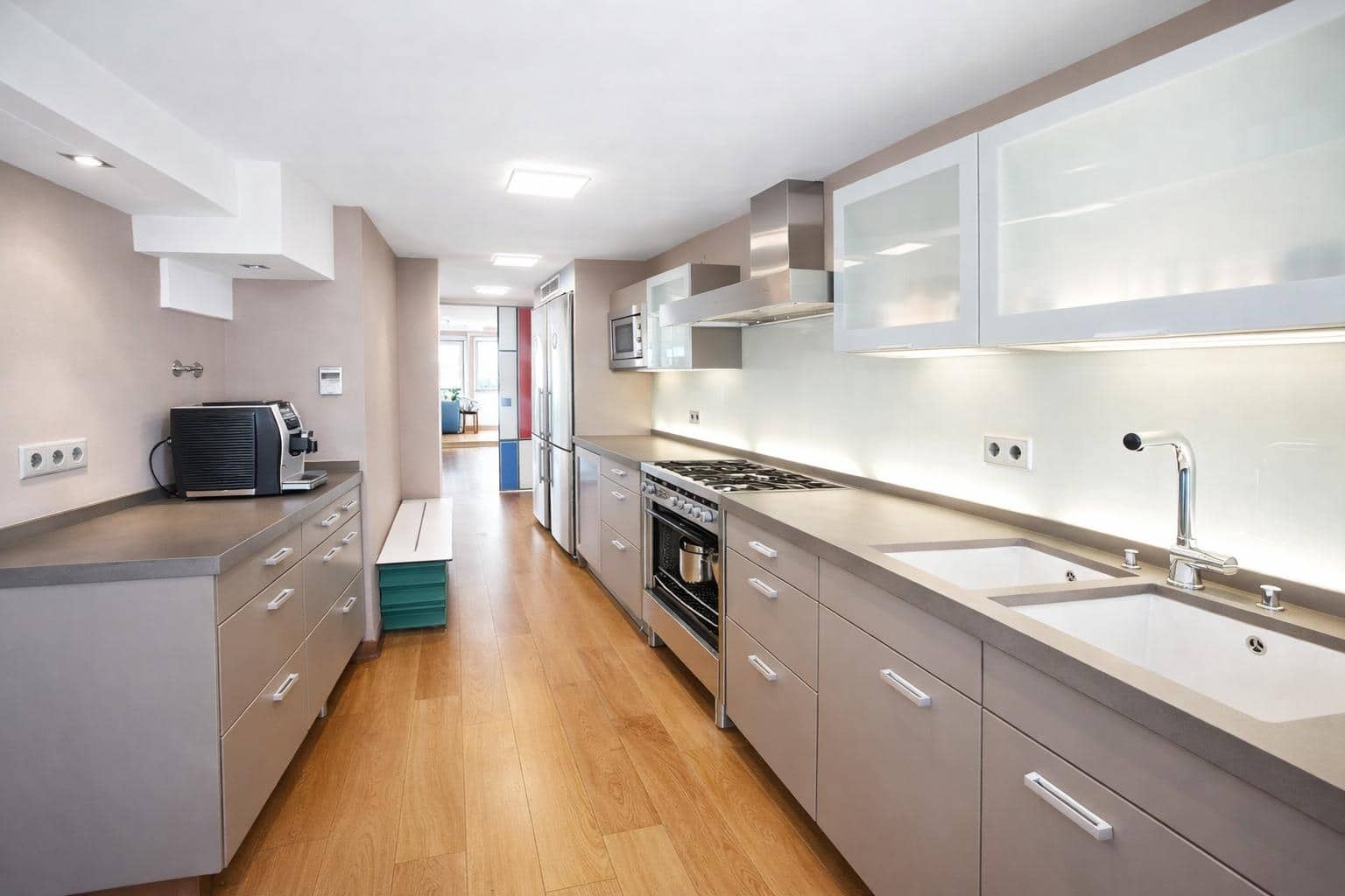 4 bedroom Flat for sale in Benidorm with pool - € 2,500,000 (Ref: 9721685)