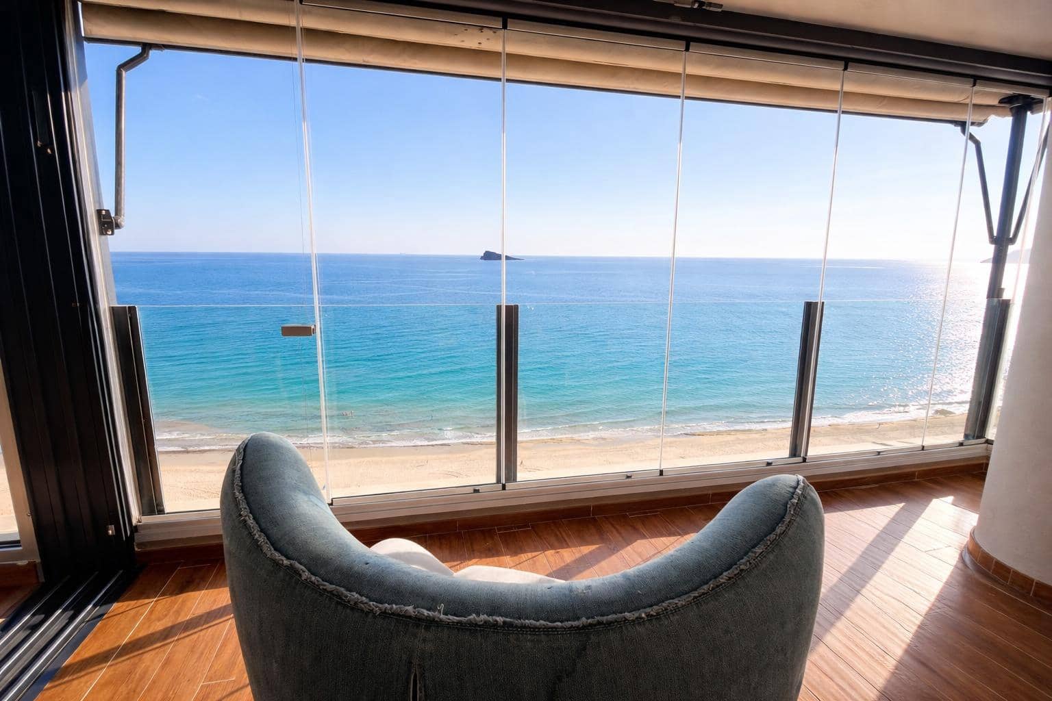 4 bedroom Flat for sale in Benidorm with pool - € 2,500,000 (Ref: 9721685)