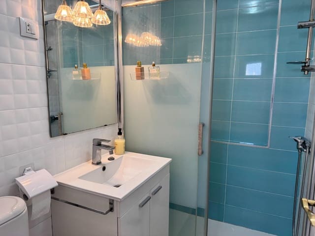 Piso de 1 habitación en Rincón de Loix, Benidorm en venta con piscina - 217.000 € (Ref: 9770642)