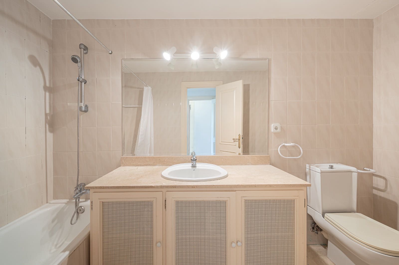 4 sypialnia Dom na sprzedaż w La Quinta z garażem - 725 000 € (Ref: 8932678)