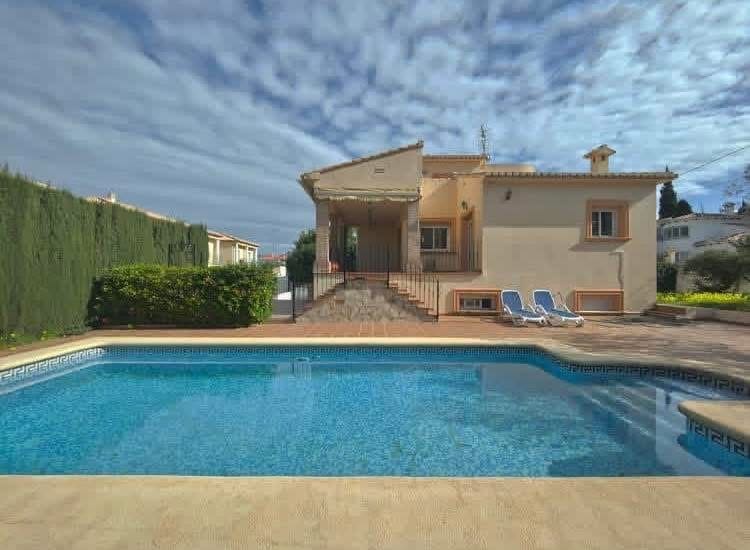 4 bedroom Villa for sale in Denia with pool garage - € 795,000 (Ref: 9854344)