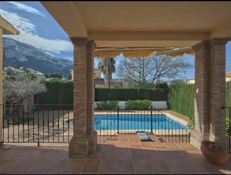 4 bedroom Villa for sale in Denia with pool garage - € 795,000 (Ref: 9854344)