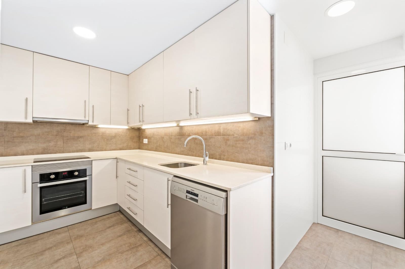 2 soveværelse Lejlighed til salg i Alicante by - € 395.000 (Ref: 10070860)