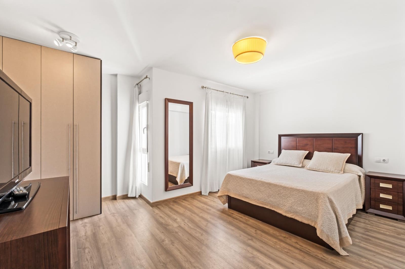2 soveværelse Lejlighed til salg i Alicante by - € 395.000 (Ref: 10070860)