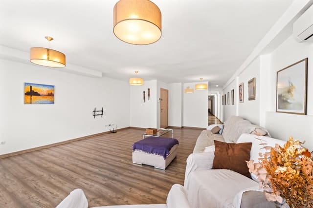 2 soveværelse Lejlighed til salg i Mercado, Alicante by - € 395.000 (Ref: 10070860)