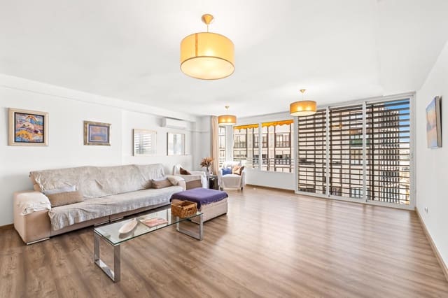 2 soveværelse Lejlighed til salg i Mercado, Alicante by - € 395.000 (Ref: 10070860)