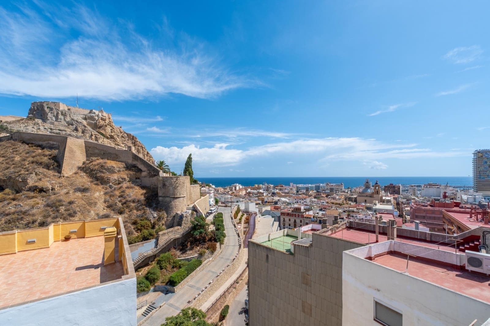 2 soveværelse Lejlighed til salg i Alicante by - € 395.000 (Ref: 10070860)