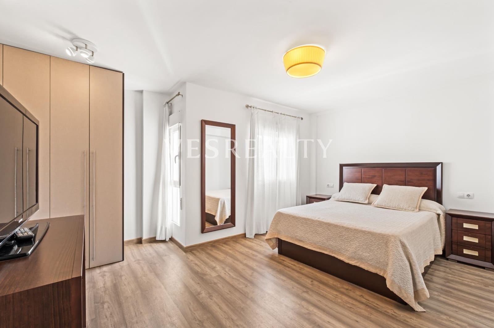 2 bedroom Flat for sale in Alicante / Alacant city - € 395,000 (Ref: 10070860)
