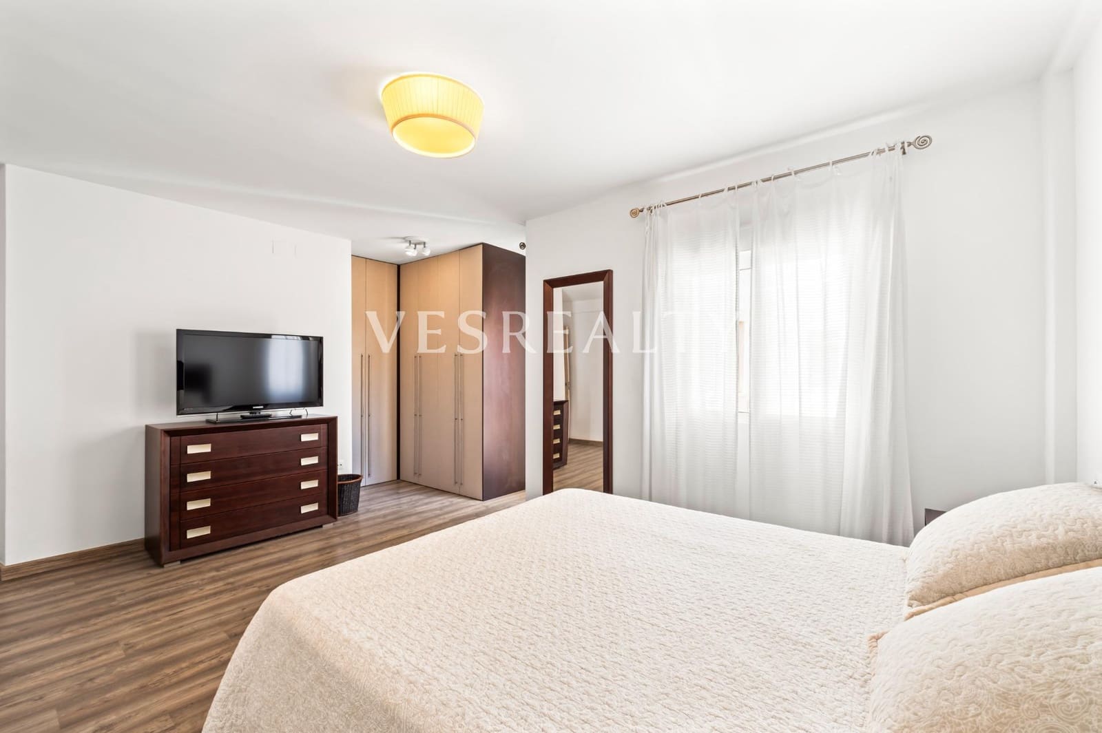 2 bedroom Flat for sale in Alicante / Alacant city - € 395,000 (Ref: 10070860)