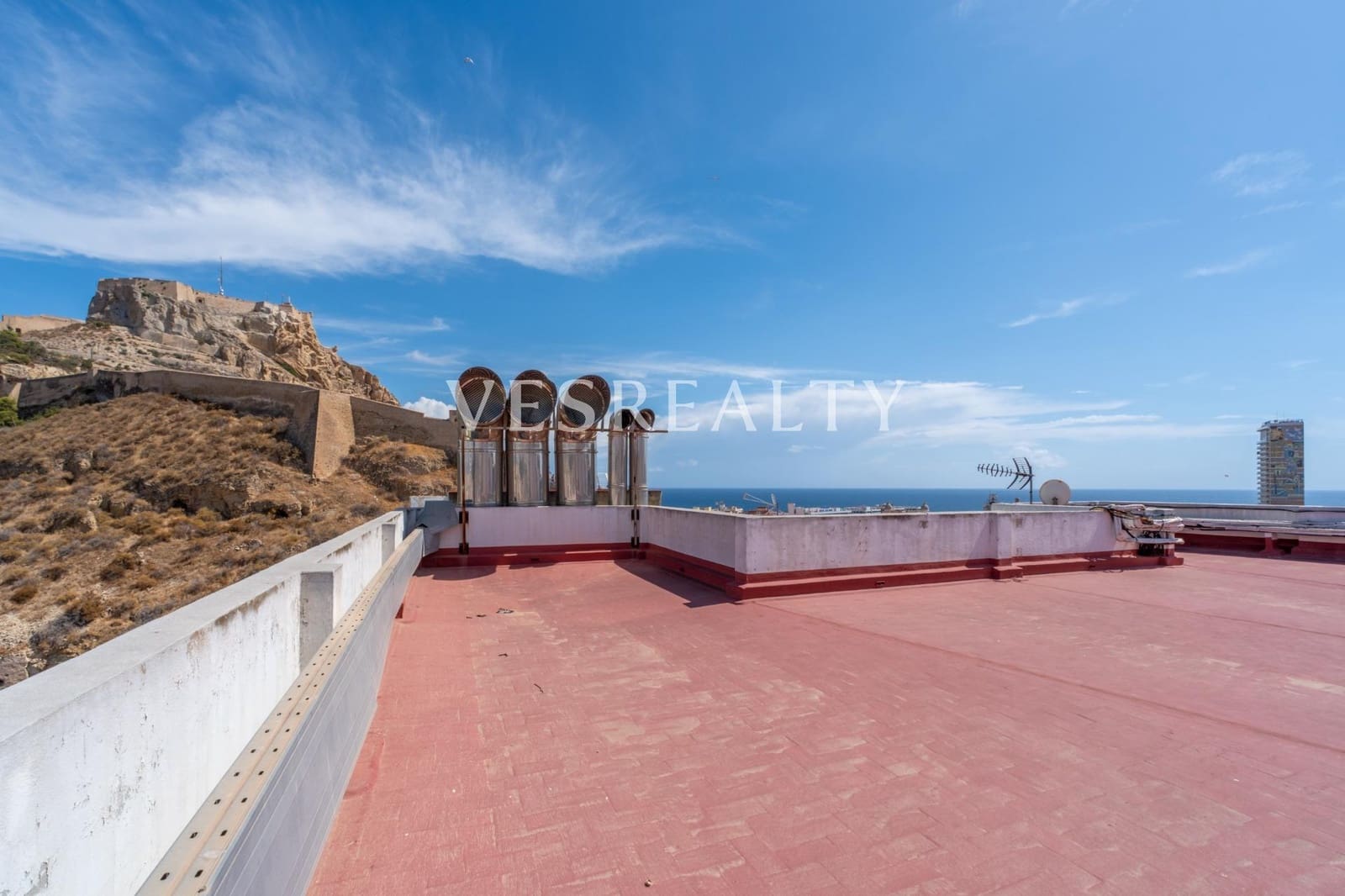 2 bedroom Flat for sale in Alicante / Alacant city - € 395,000 (Ref: 10070860)