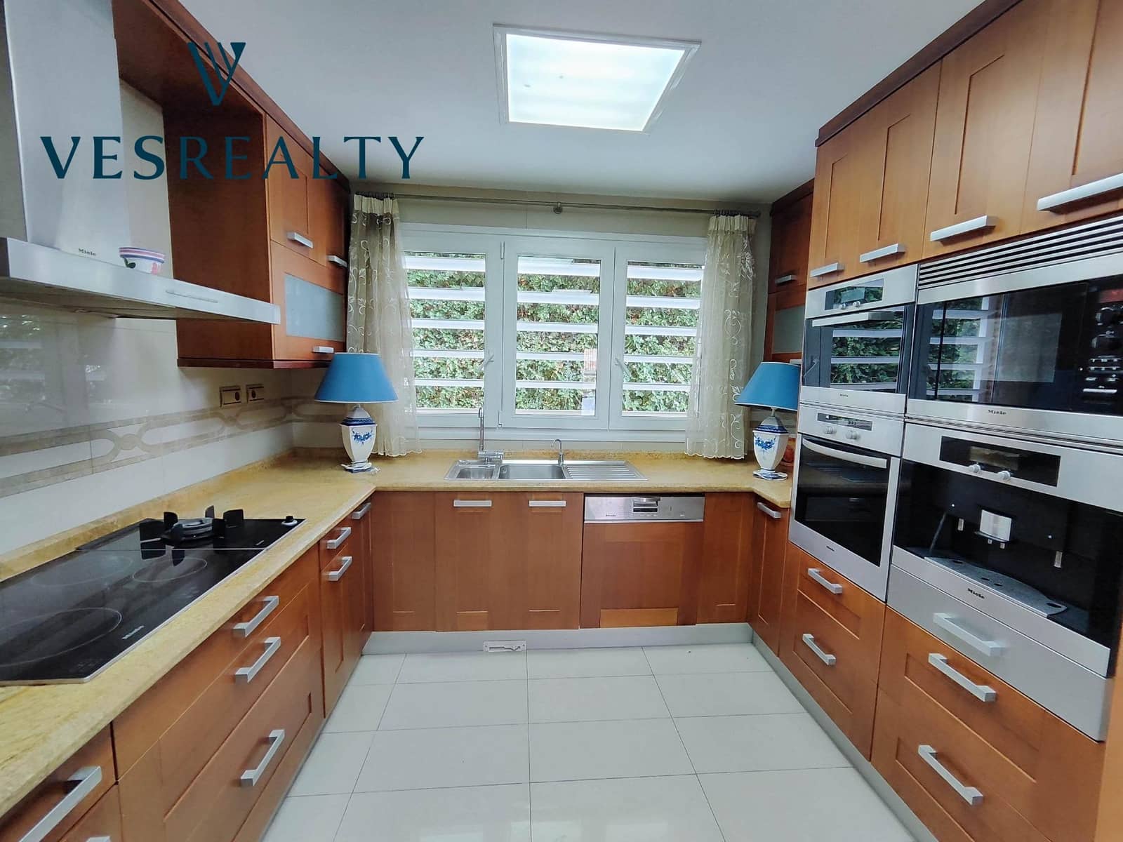 12 soveværelse Rækkehus til salg i Playa de San Juan med swimmingpool - € 1.145.000 (Ref: 8944694)