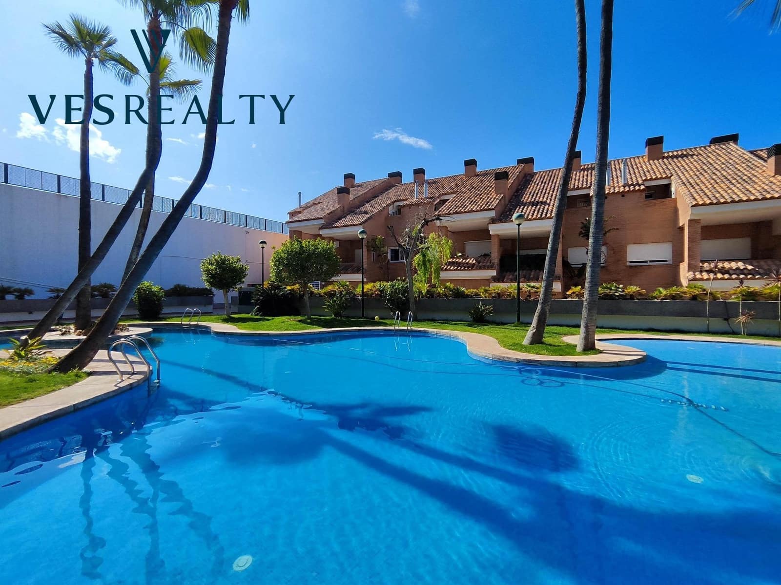 12 soveværelse Rækkehus til salg i Playa de San Juan med swimmingpool - € 1.145.000 (Ref: 8944694)