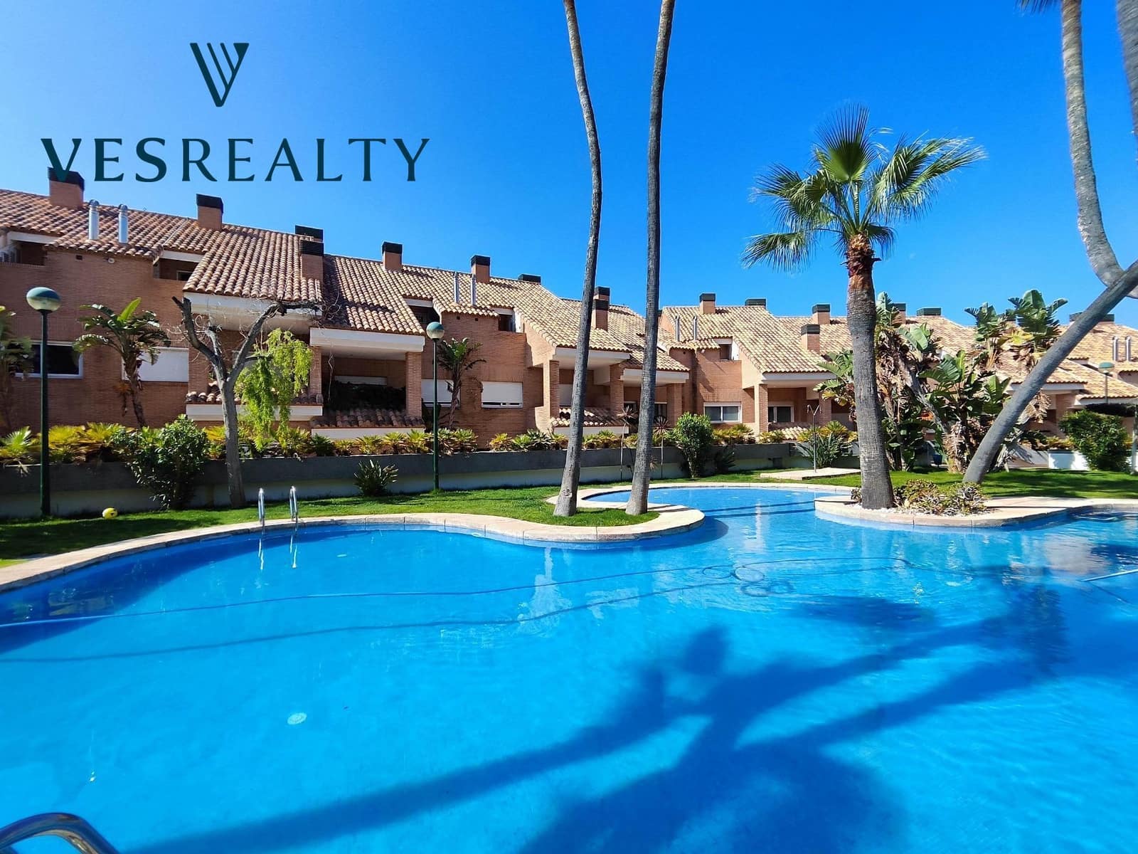 12 soveværelse Rækkehus til salg i Playa de San Juan med swimmingpool - € 1.145.000 (Ref: 8944694)