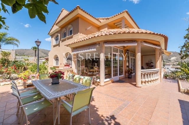 3 soveværelse Villa til salg i Cala d'Or, El Campello med garage - € 590.000 (Ref: 8944717)