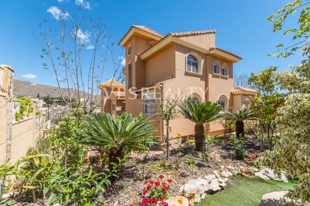 3 soveværelse Villa til salg i Cala d'Or, El Campello med garage - € 590.000 (Ref: 8944717)