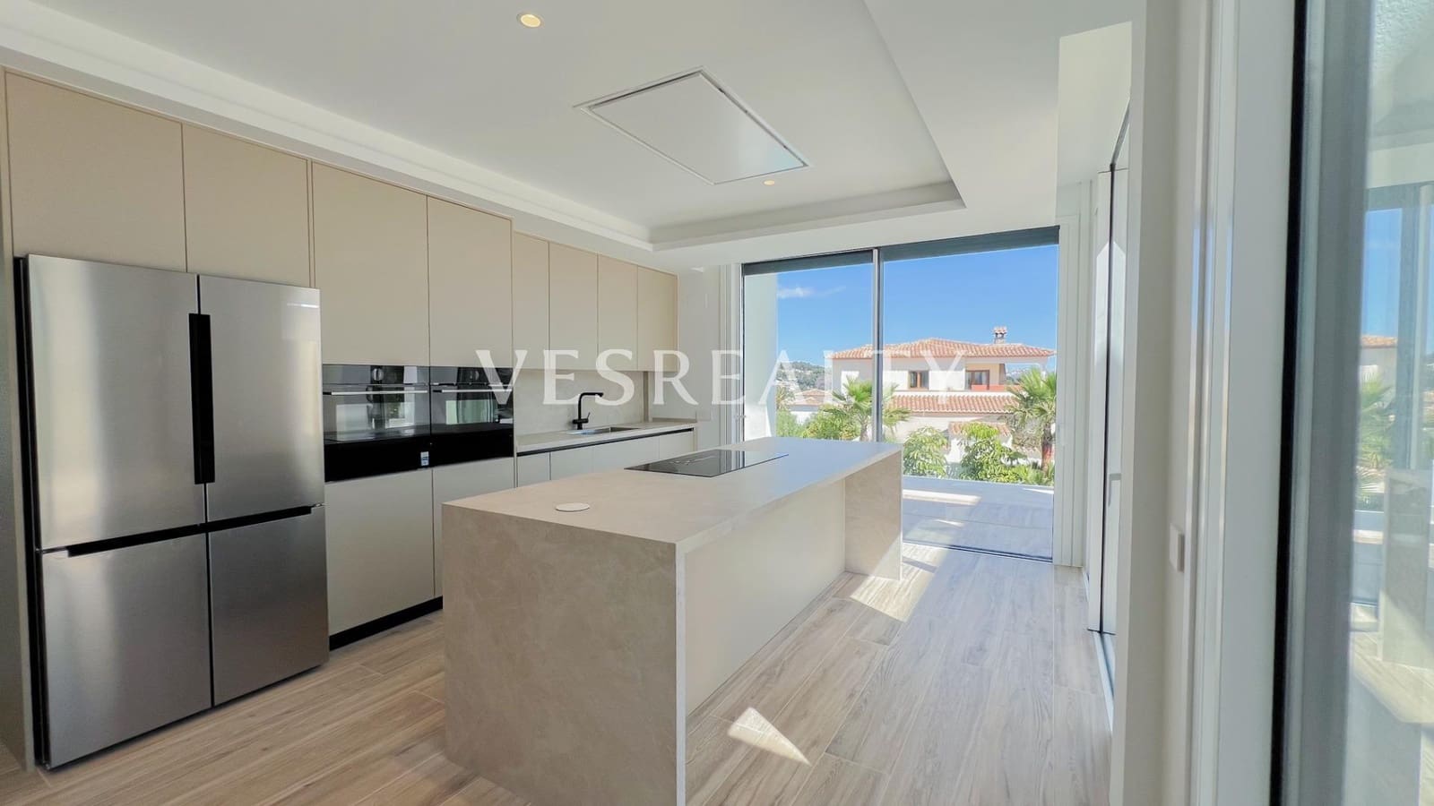 4 makuuhuone Huvila myytävänä paikassa Benissa mukana uima-altaan 
autotalli - 2 260 000 € (Ref: 8944723)