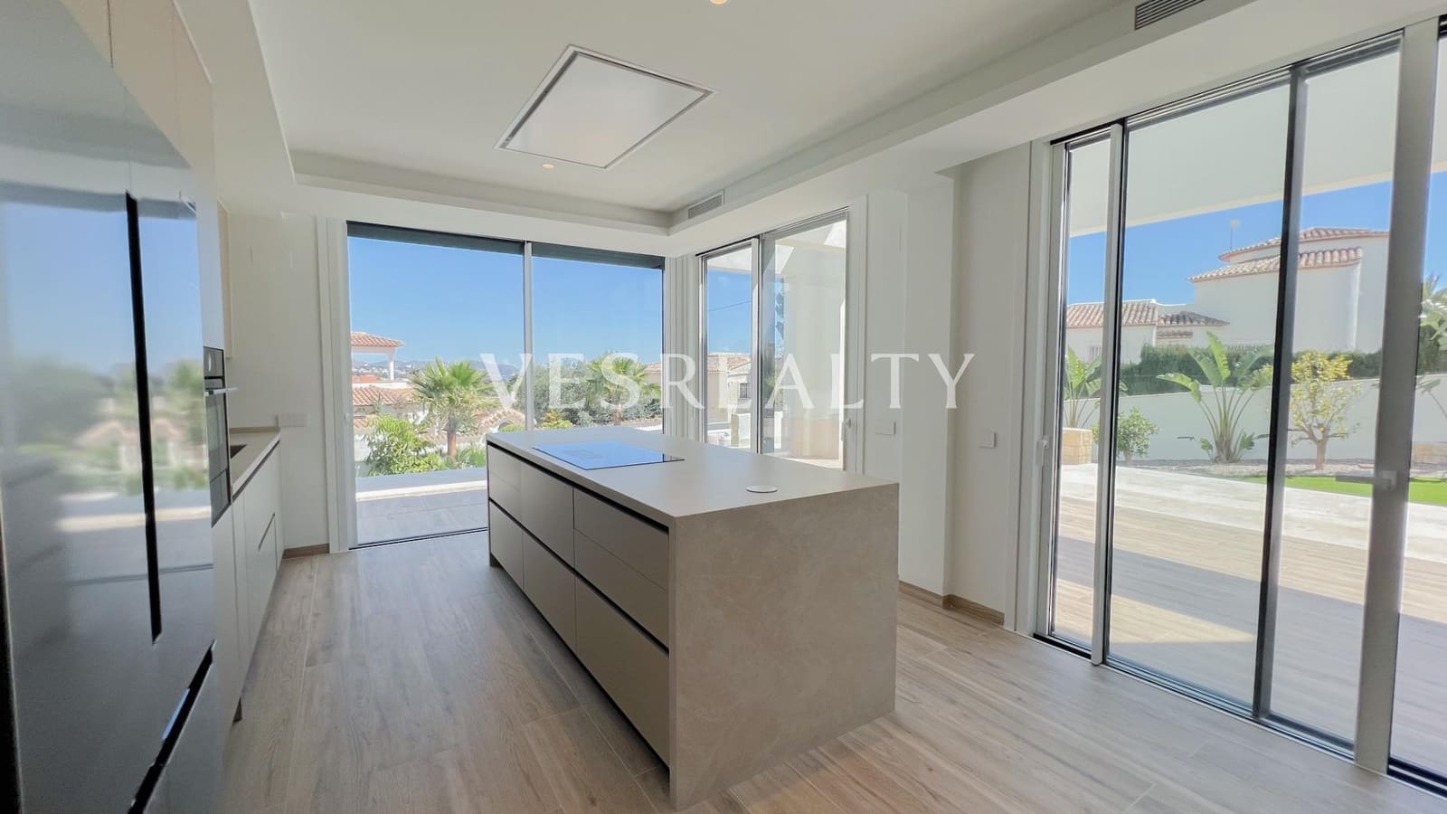 4 makuuhuone Huvila myytävänä paikassa Benissa mukana uima-altaan 
autotalli - 2 260 000 € (Ref: 8944723)