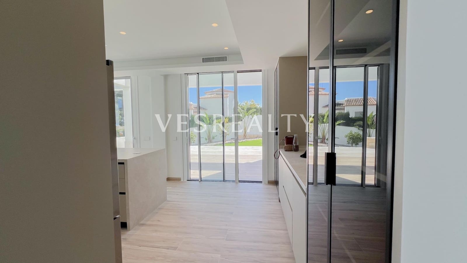 4 makuuhuone Huvila myytävänä paikassa Benissa mukana uima-altaan 
autotalli - 2 260 000 € (Ref: 8944723)