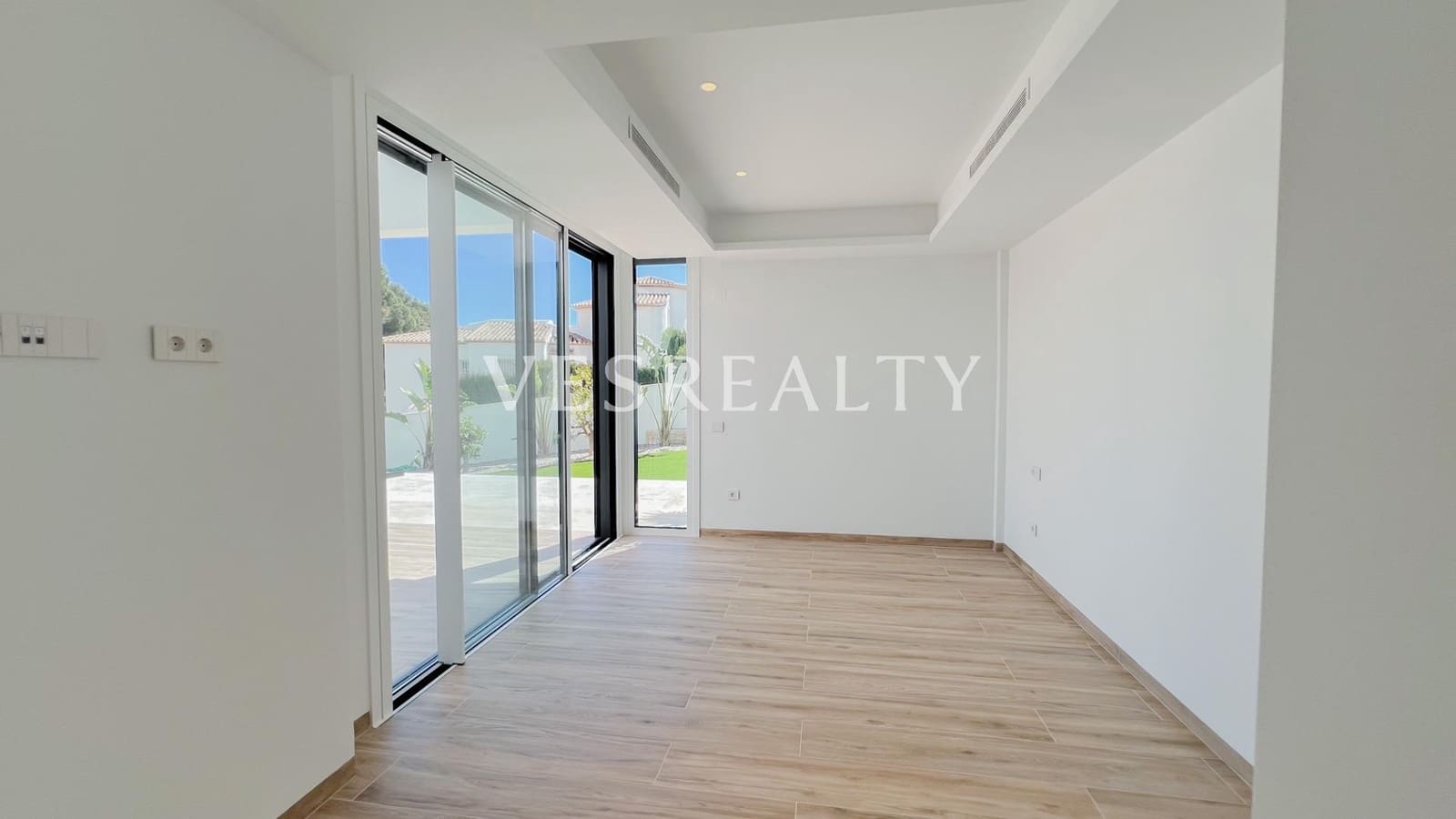 4 makuuhuone Huvila myytävänä paikassa Benissa mukana uima-altaan 
autotalli - 2 260 000 € (Ref: 8944723)