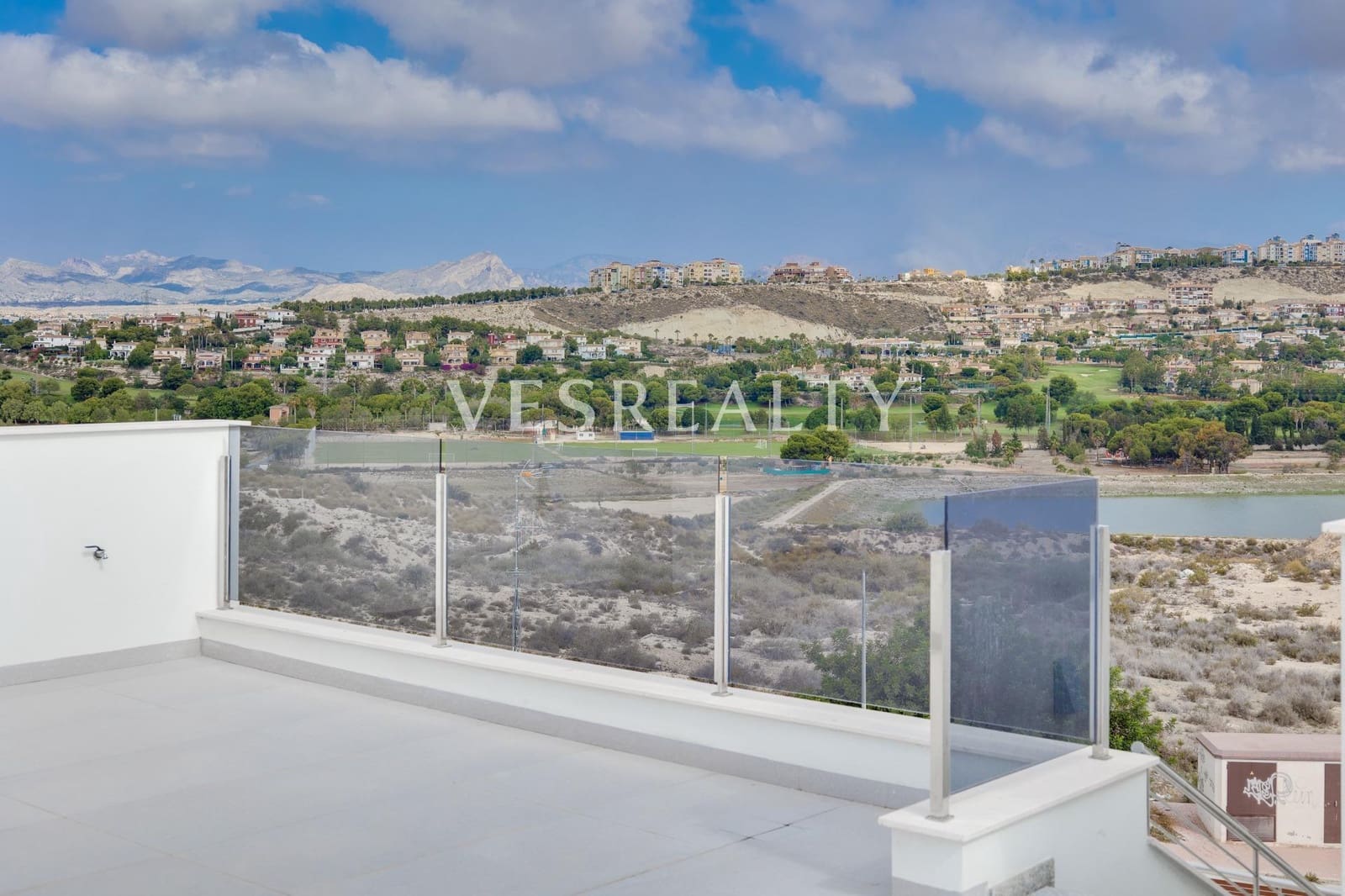 3 soveværelse Villa til salg i Muchamiel / Mutxamel med swimmingpool - € 495.000 (Ref: 8944727)