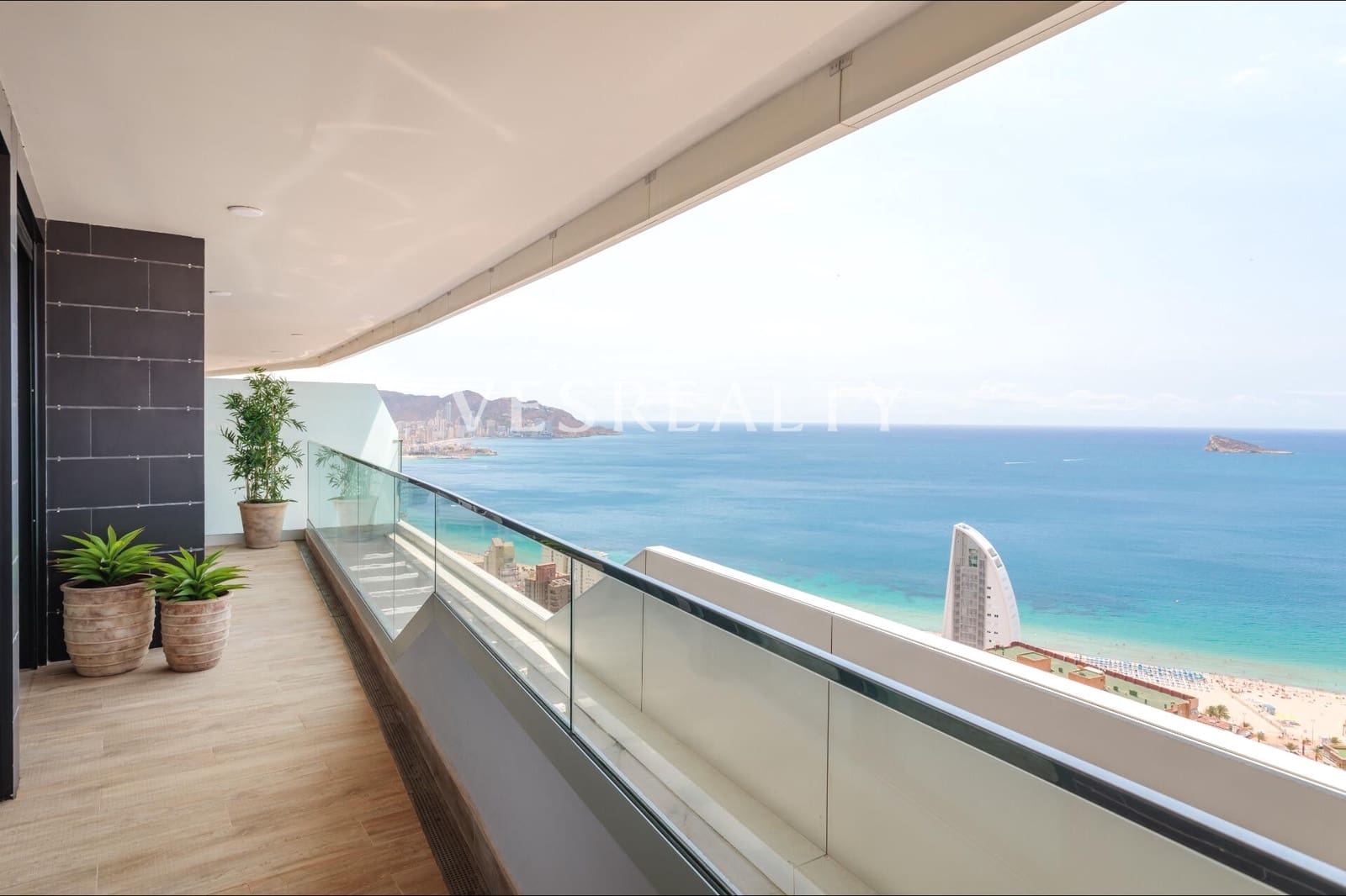 Piso de 2 habitaciones en Benidorm en venta con piscina garaje - 690.000 € (Ref: 8944732)