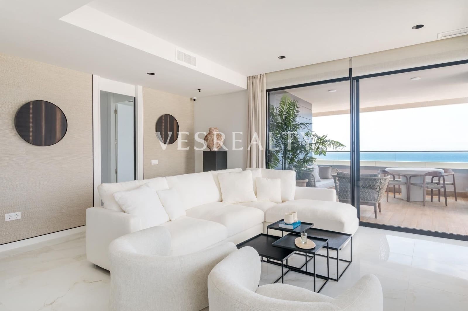 Piso de 2 habitaciones en Benidorm en venta con piscina garaje - 690.000 € (Ref: 8944732)