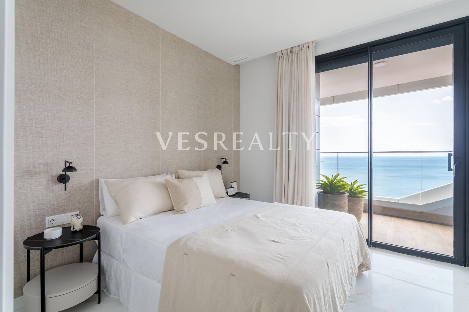 Piso de 2 habitaciones en Benidorm en venta con piscina garaje - 690.000 € (Ref: 8944732)