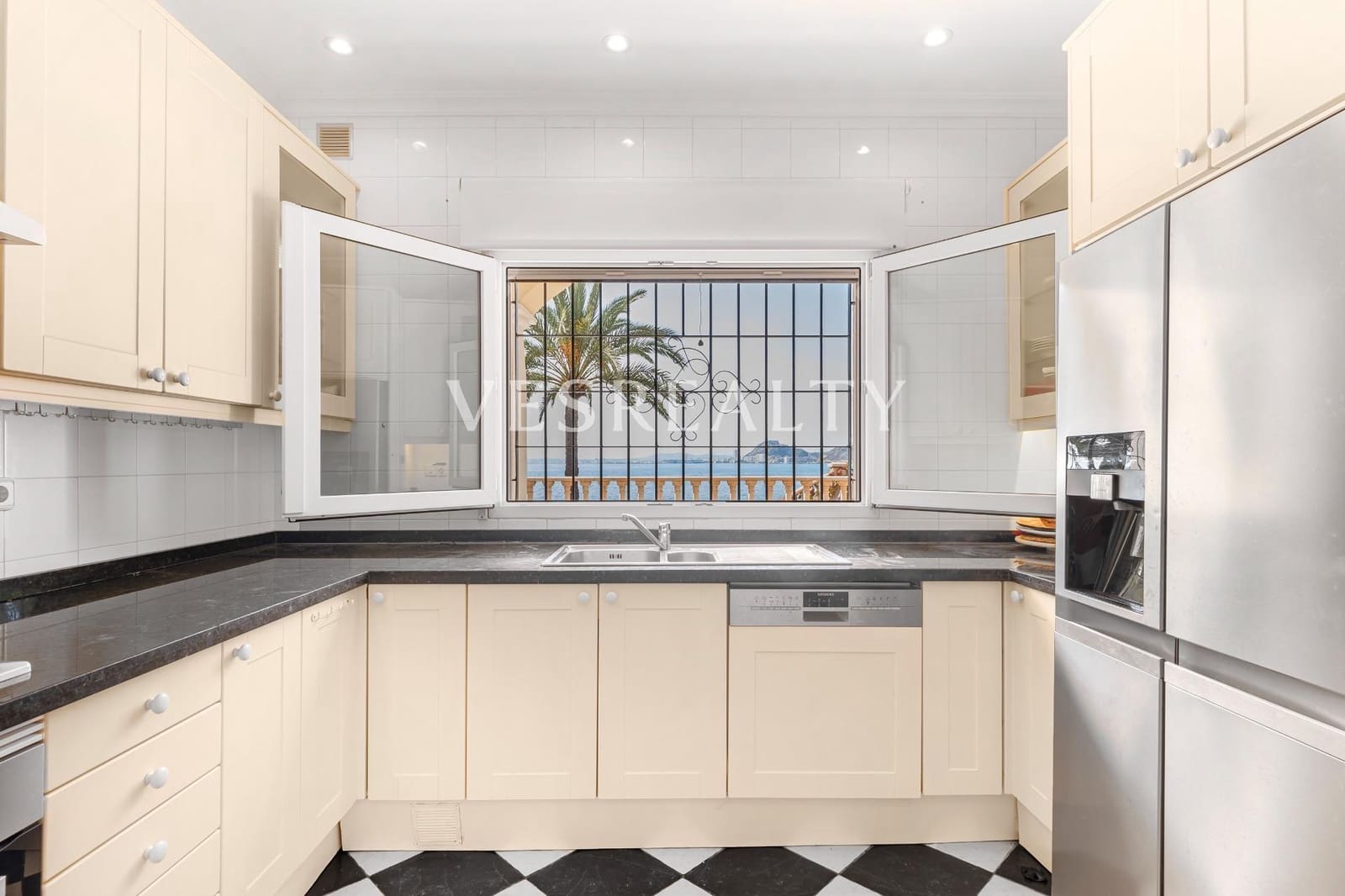 7 quarto Moradia para venda em Playa de San Juan com piscina garagem - 5 300 000 € (Ref: 8944735)