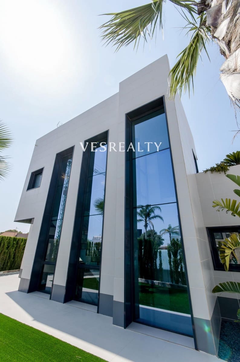 3 bedroom Villa for sale in Campoamor with pool garage - € 1,375,000 (Ref: 8944748)