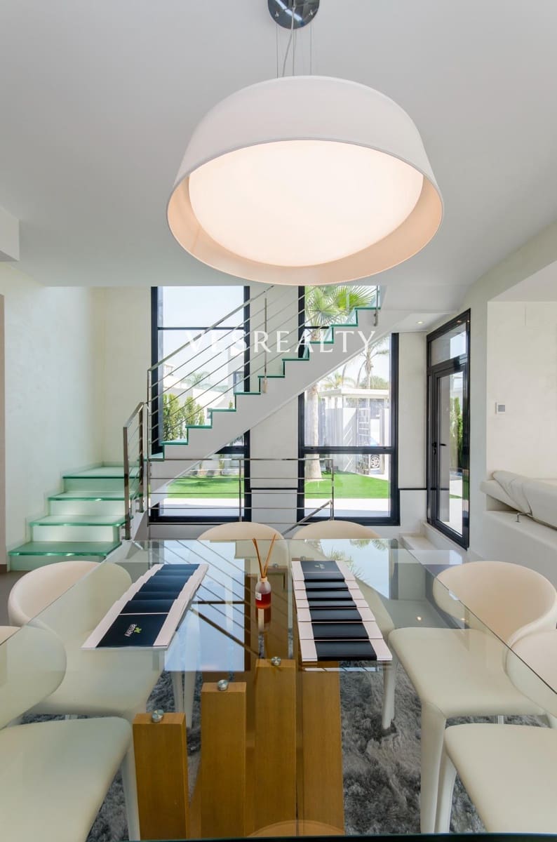 3 bedroom Villa for sale in Campoamor with pool garage - € 1,375,000 (Ref: 8944748)