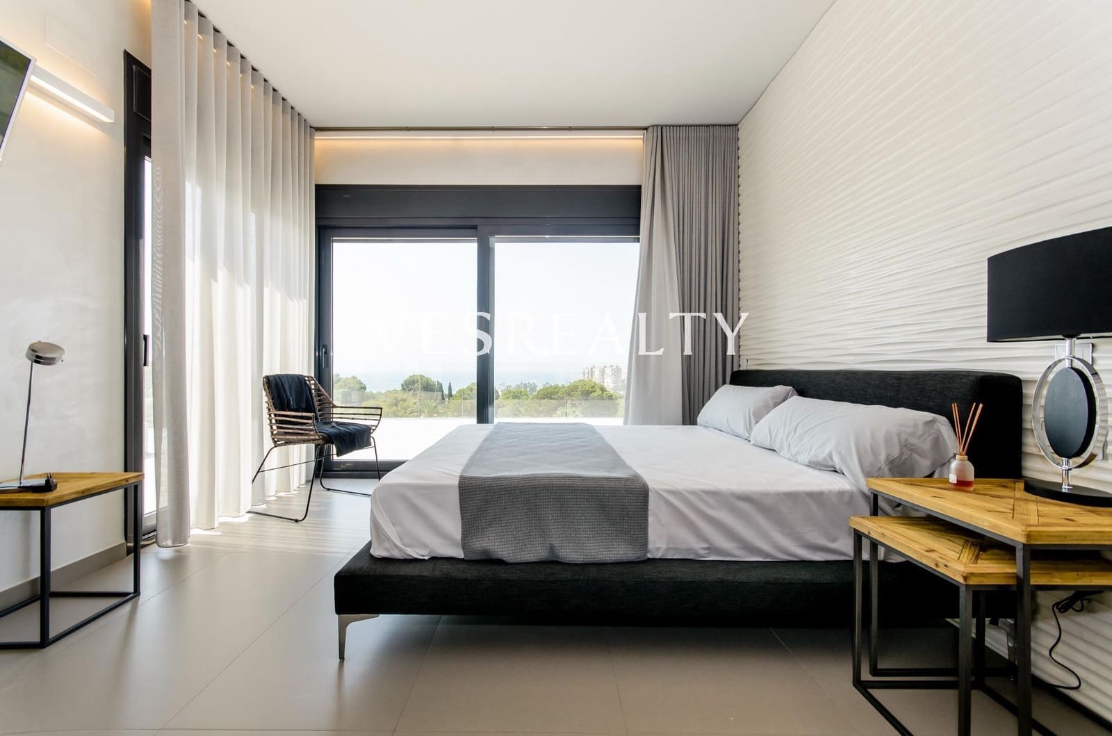 3 bedroom Villa for sale in Campoamor with pool garage - € 1,375,000 (Ref: 8944748)