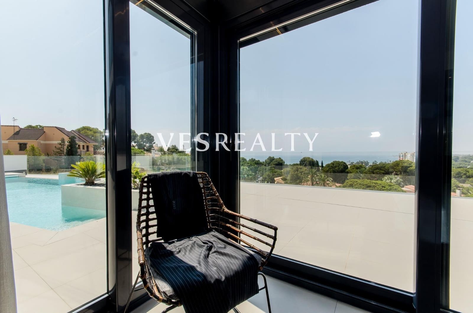 3 bedroom Villa for sale in Campoamor with pool garage - € 1,375,000 (Ref: 8944748)