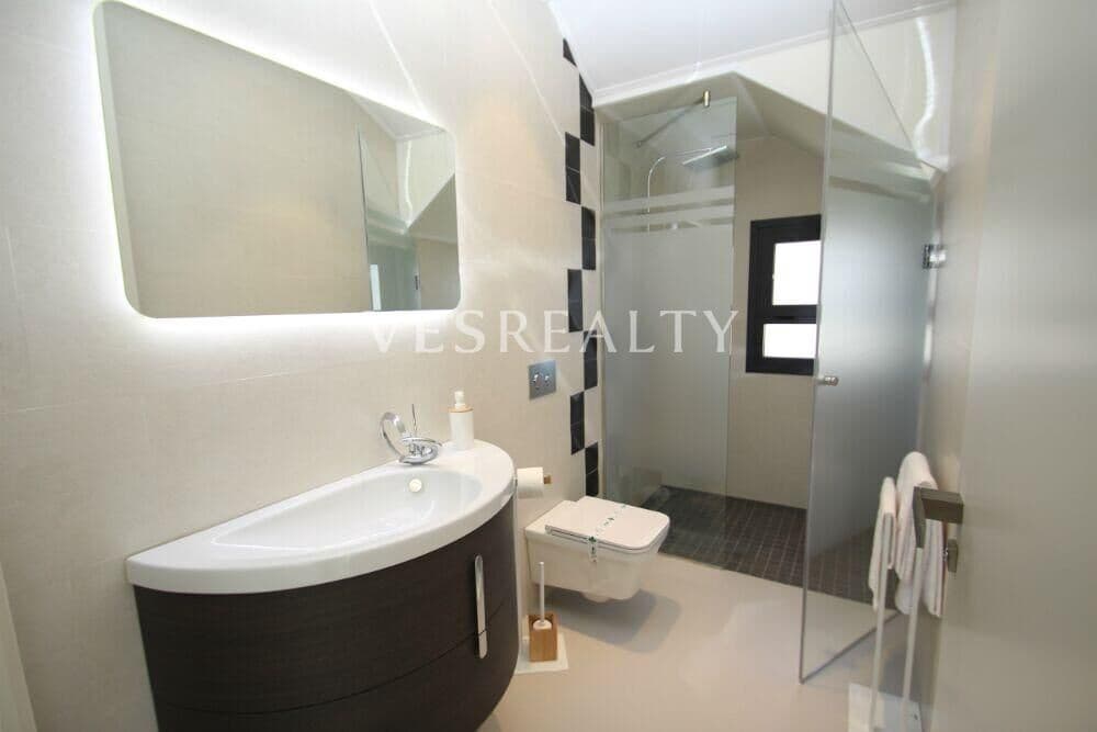 4 Zimmer Villa zu verkaufen in Campoamor mit Pool - 1.175.000 € (Ref: 8944750)