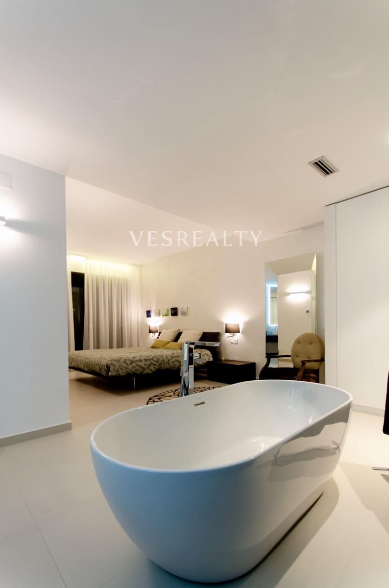 4 Zimmer Villa zu verkaufen in Campoamor mit Pool - 1.175.000 € (Ref: 8944750)