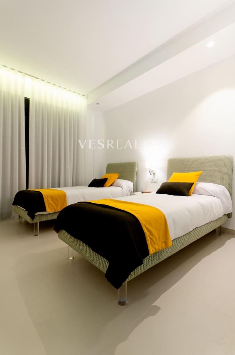4 Zimmer Villa zu verkaufen in Campoamor mit Pool - 1.175.000 € (Ref: 8944750)