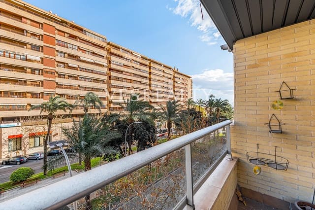 4 bedroom Apartment for sale in Benalúa, Alicante / Alacant city with garage - € 450,000 (Ref: 8944752)